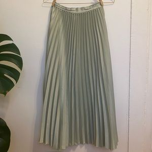 Pleated midi skirt